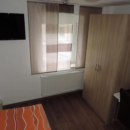 Am Kirchberg 게스트하우스 3*