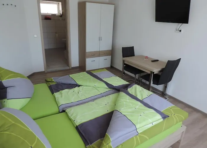 Am Kirchberg 게스트하우스 3*